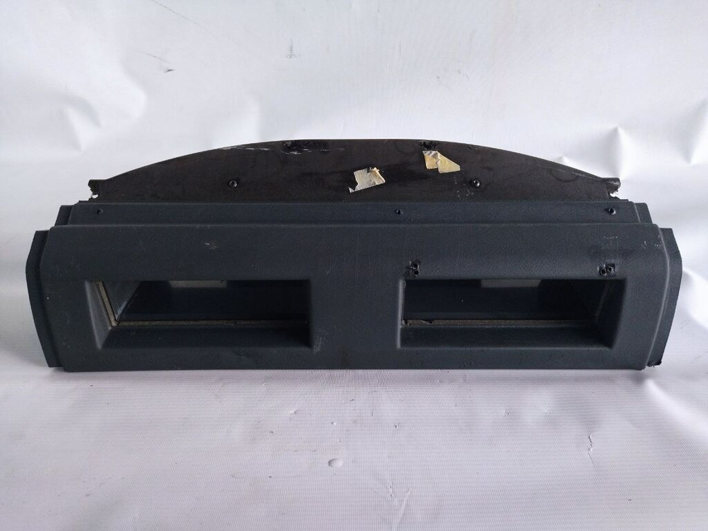 накладка панели приборов б/у \ нештатные отверстия